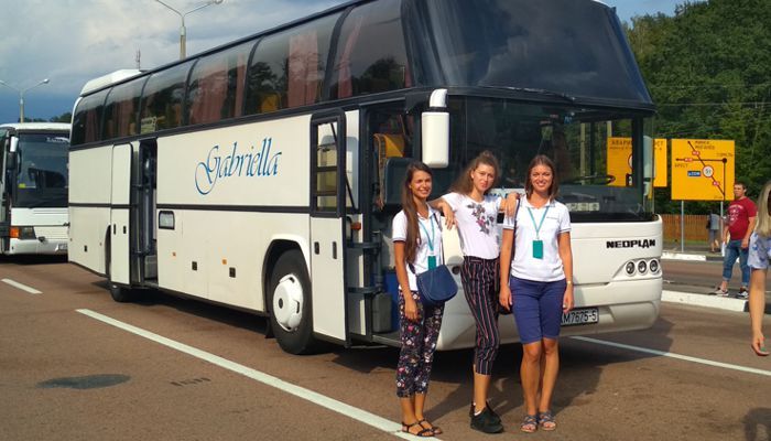 Neoplan N116 - удобный автобус на 51 место, это мы стоим на границе