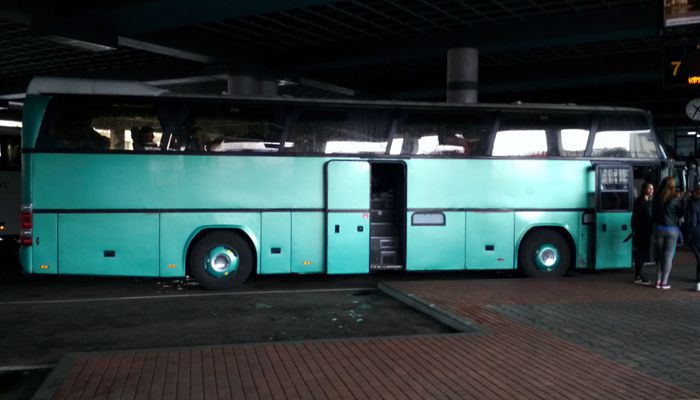 Neoplan N116 - идет посадка пассажиров, отправляемся на море